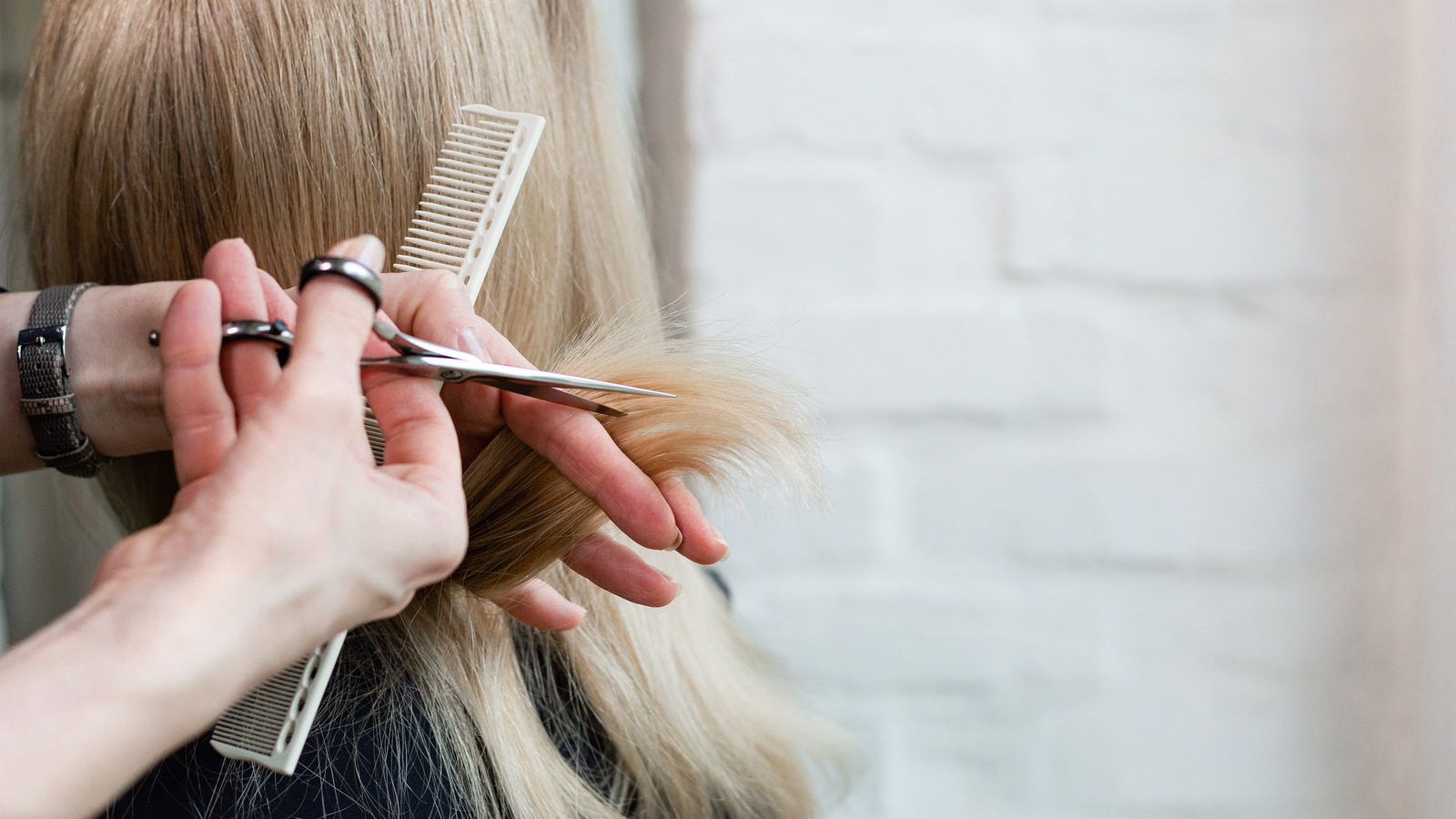 Ақша саласында шашты кесуді неге армандайды?