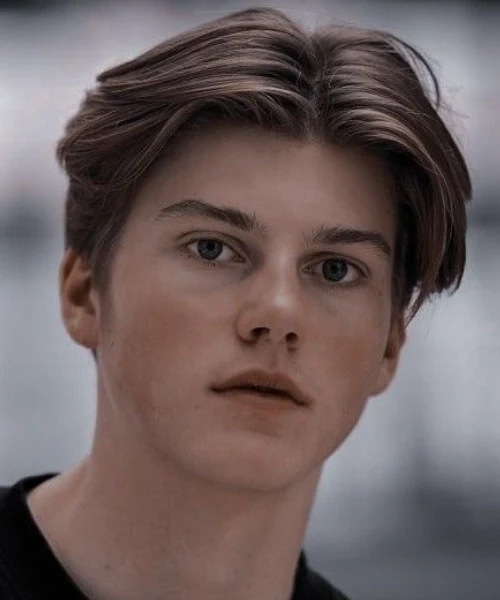 middle-part-hairstyle-boy